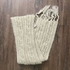 ✨4 for $15✨ Forever 21 Cream Woven Winter Scarf